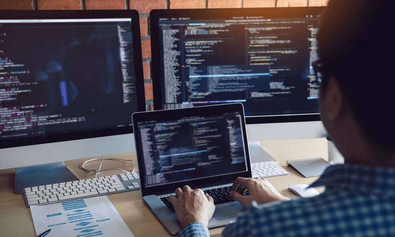 数据科学选型:R与Python如何赋能武威网站建设?
